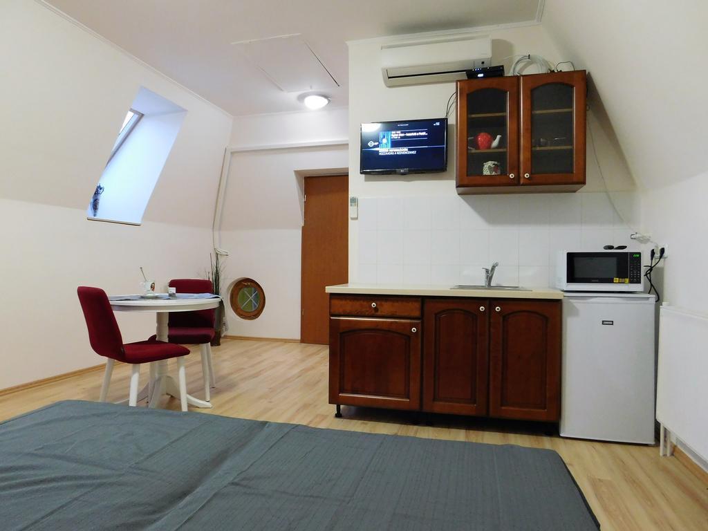 Tulipan Apartman Balatonalmadi Bagian luar foto