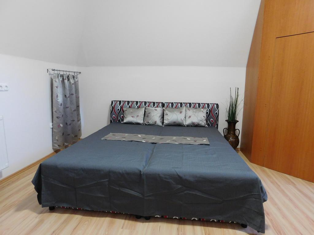 Tulipan Apartman Balatonalmadi Bagian luar foto