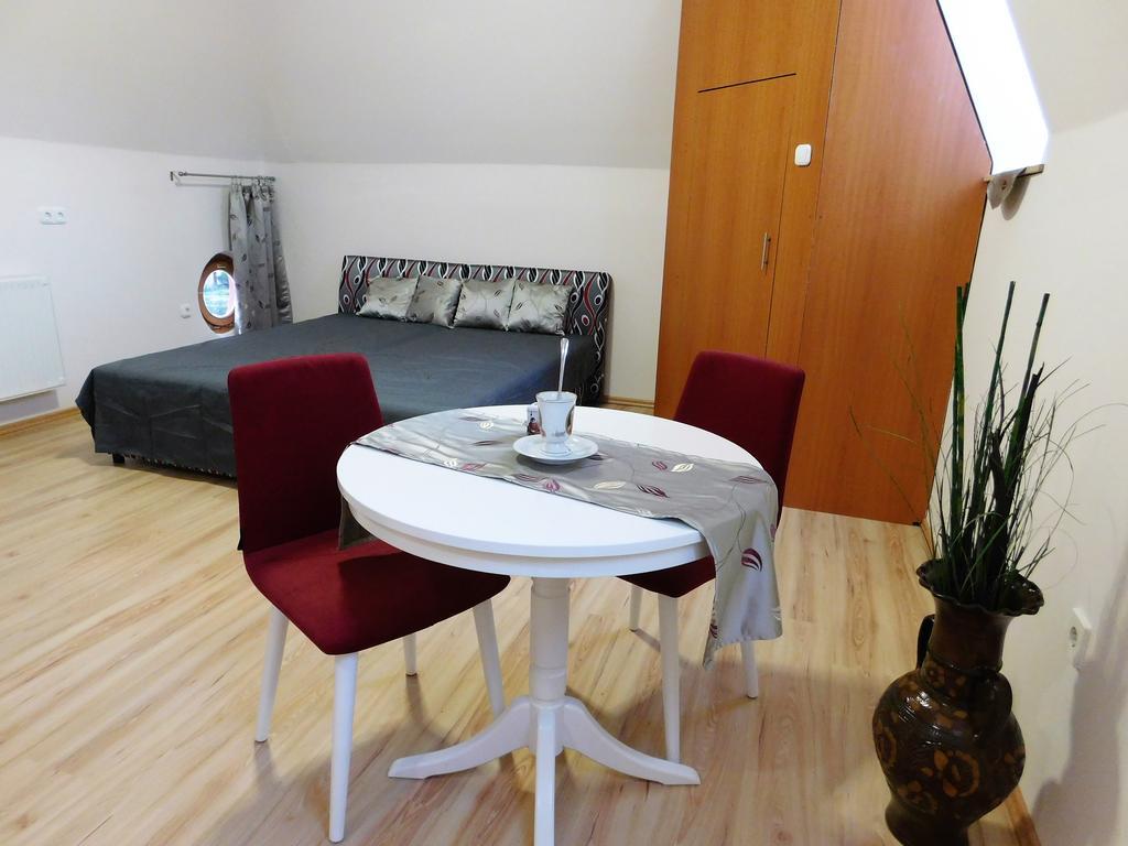 Tulipan Apartman Balatonalmadi Bagian luar foto