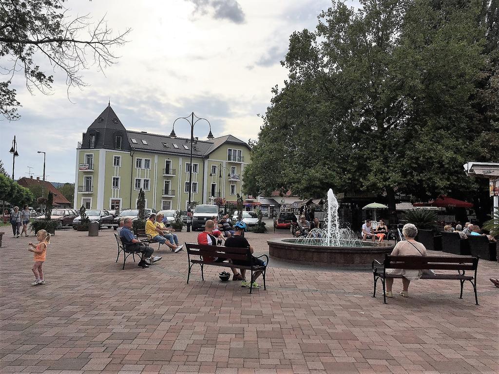 Tulipan Apartman Balatonalmadi Bagian luar foto
